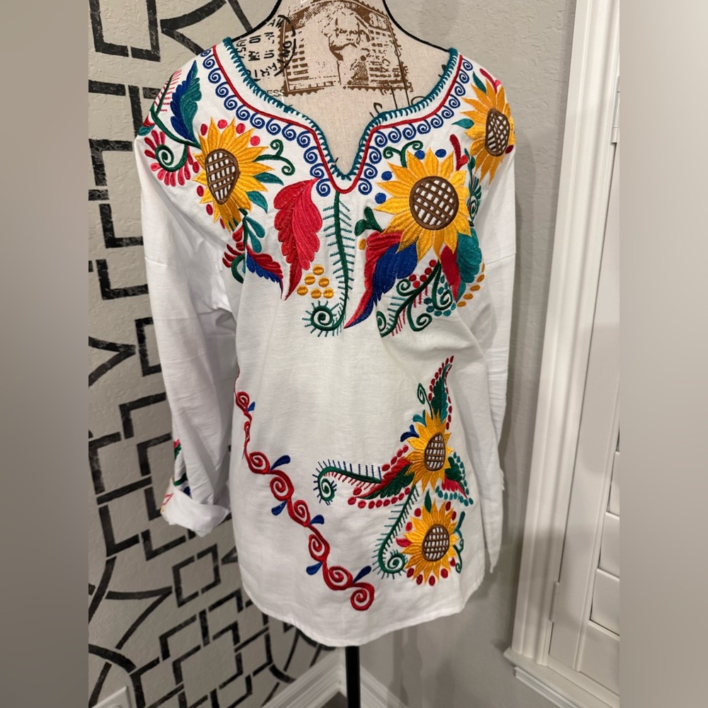 Embroidered Vibrant Floral Fiesta Top XL